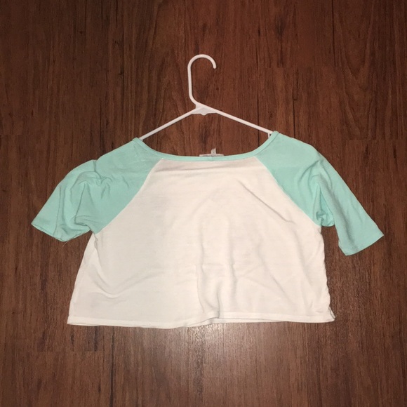Charlotte Russe Cropped Tee - Picture 2 of 2